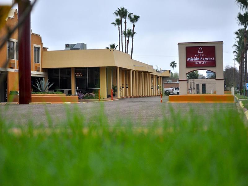 Clarion Inn Near Mcallen Airport Exterior foto