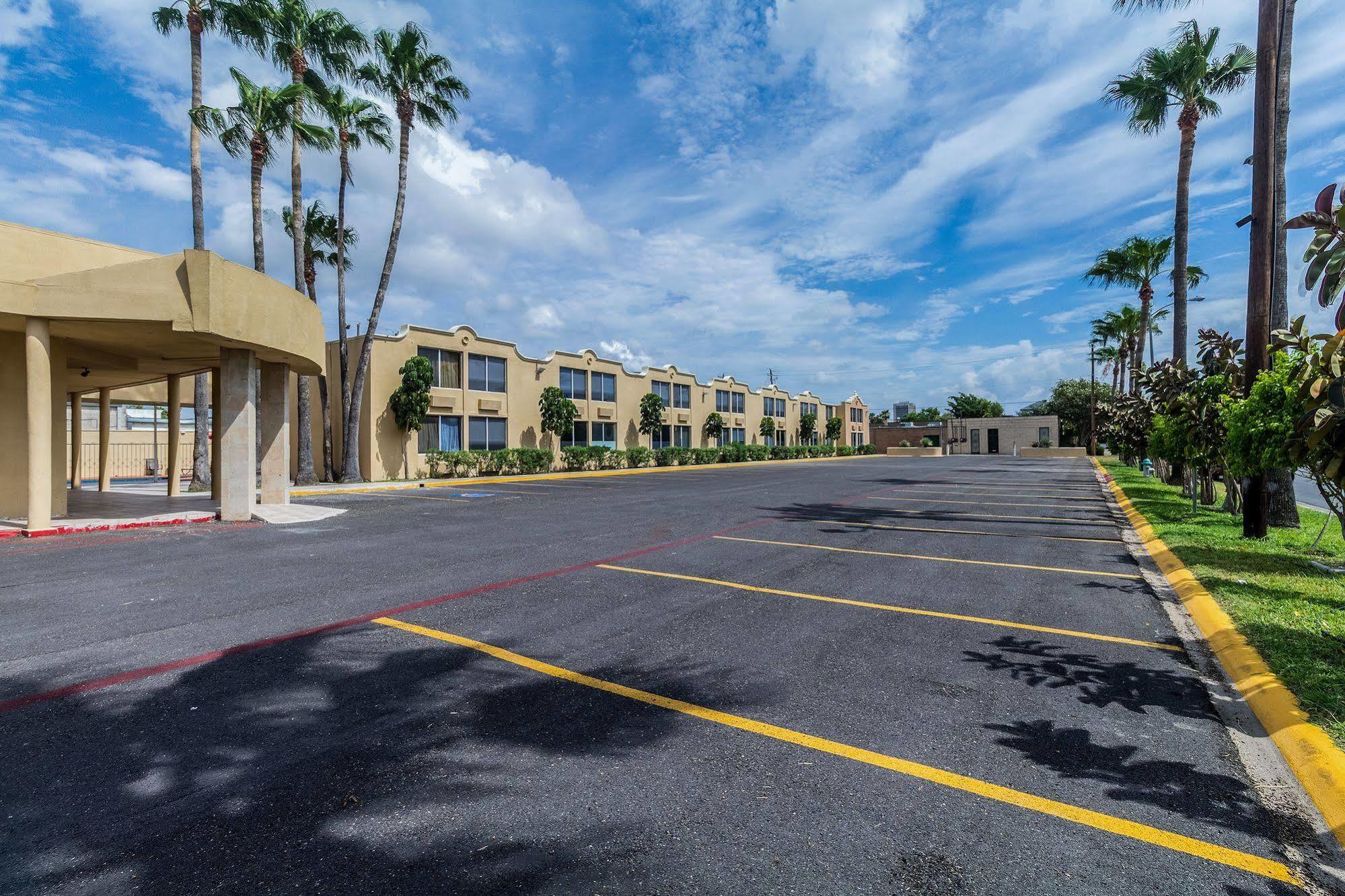 Clarion Inn Near Mcallen Airport Exterior foto